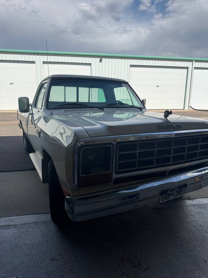 Dodge-Ram-1500-1983