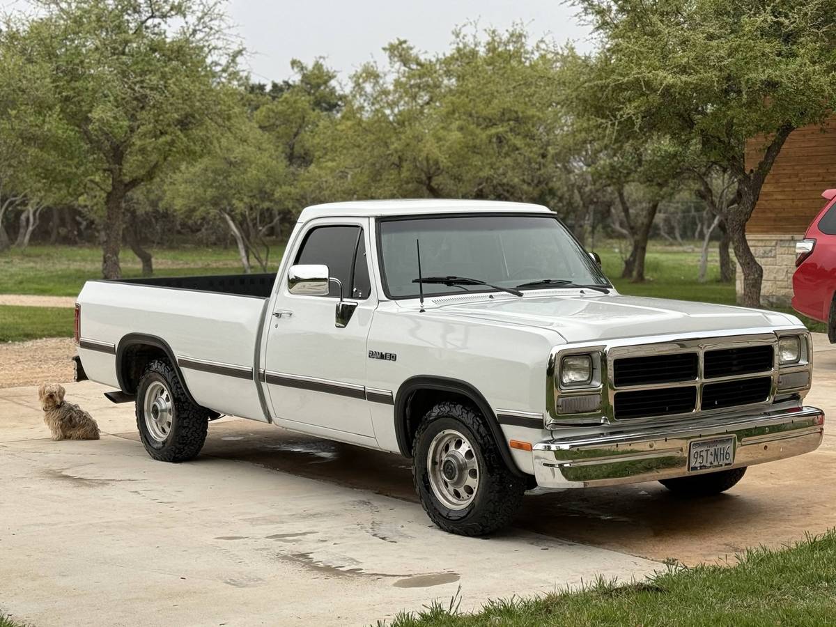 Dodge-Ram-1500-1993-white