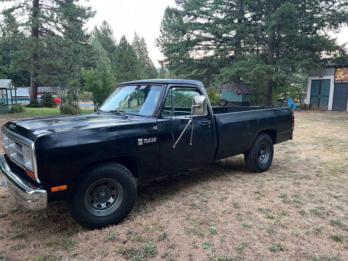 Dodge-Ram-1986-Black