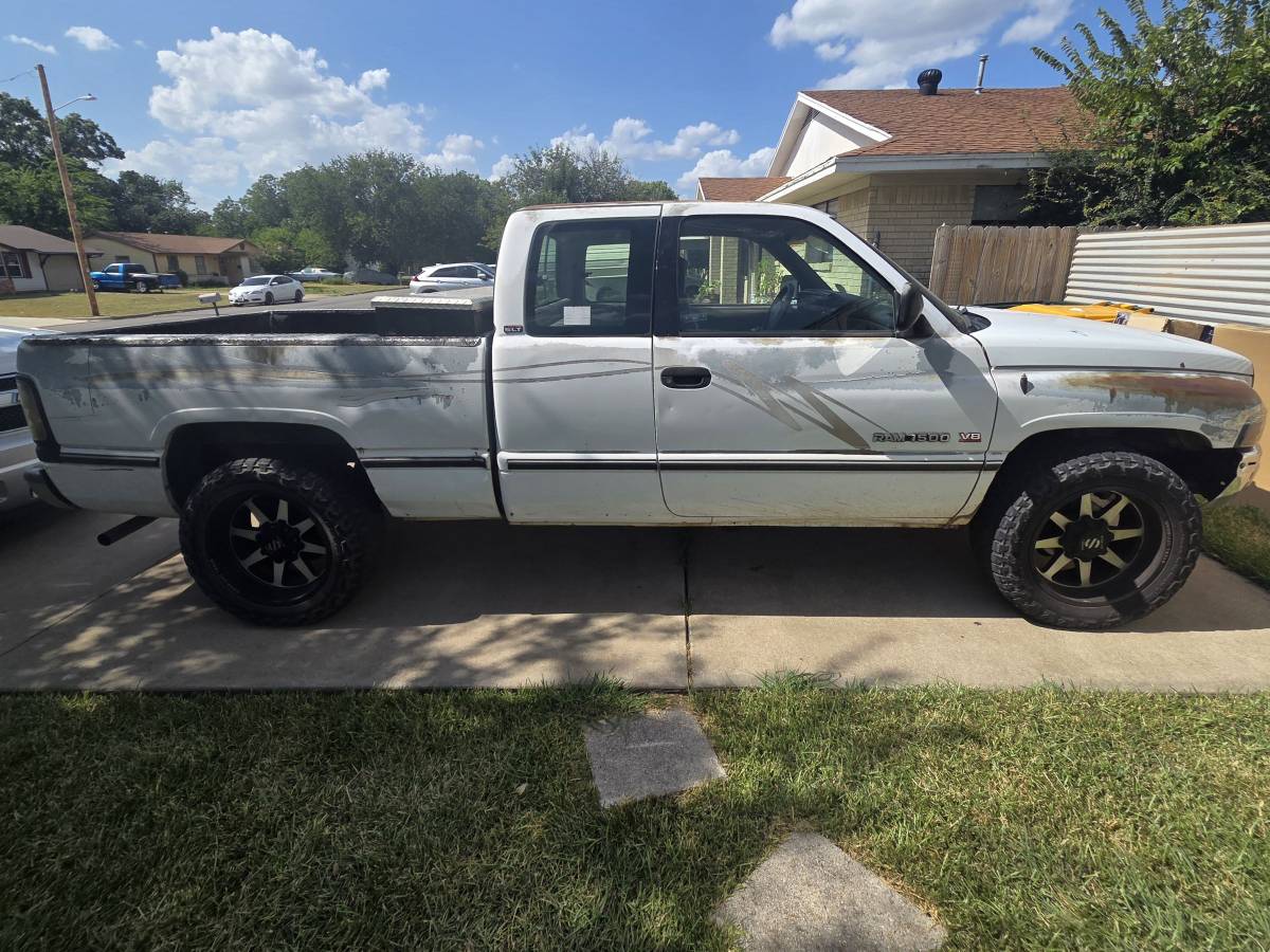 Dodge-Ram-1996-White