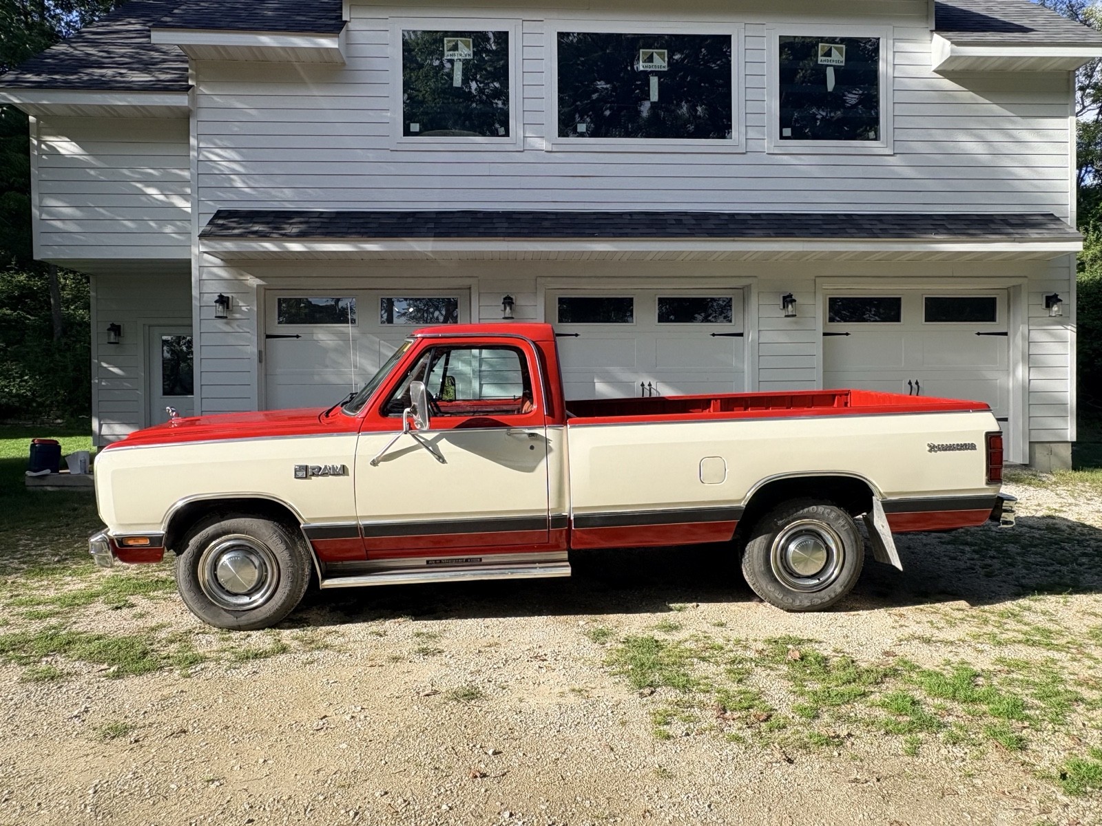 Dodge-Ram-2500-1985-Pickup