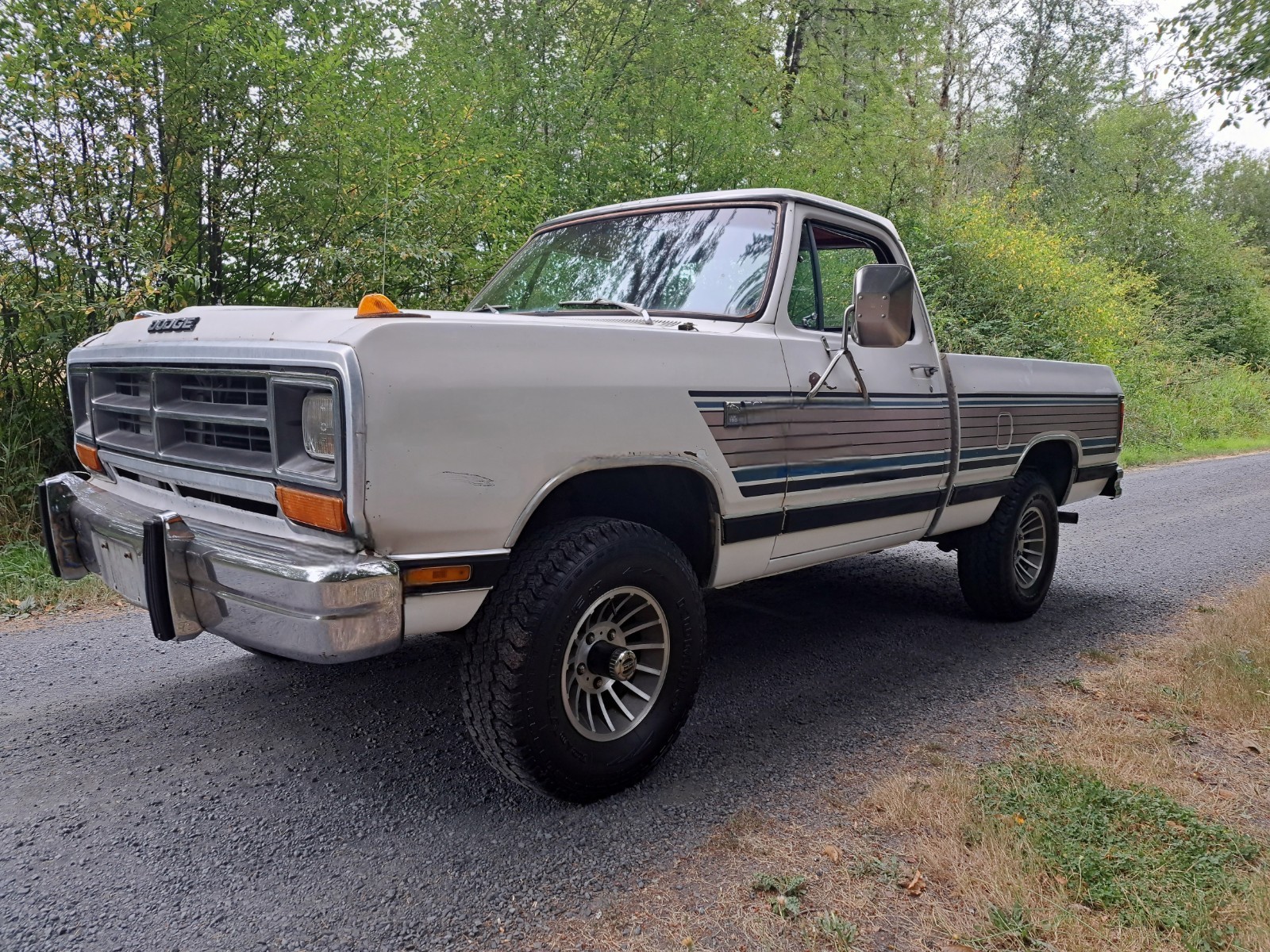 Dodge-Ram-2500-1987-short-bed