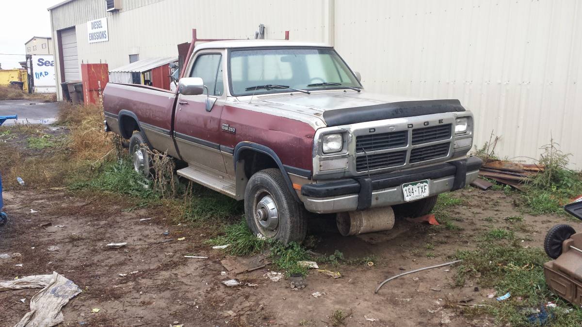 Dodge-Ram-2500-1992-brown