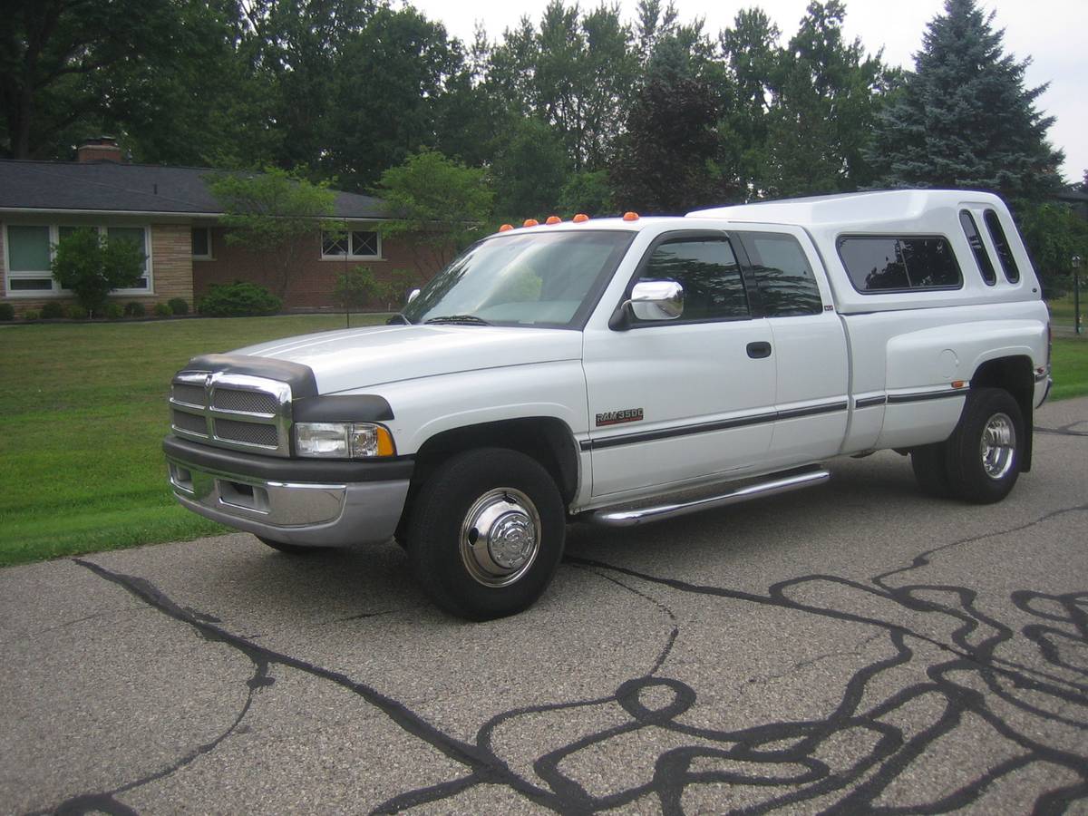 Dodge-Ram-3500-slt-1996-white