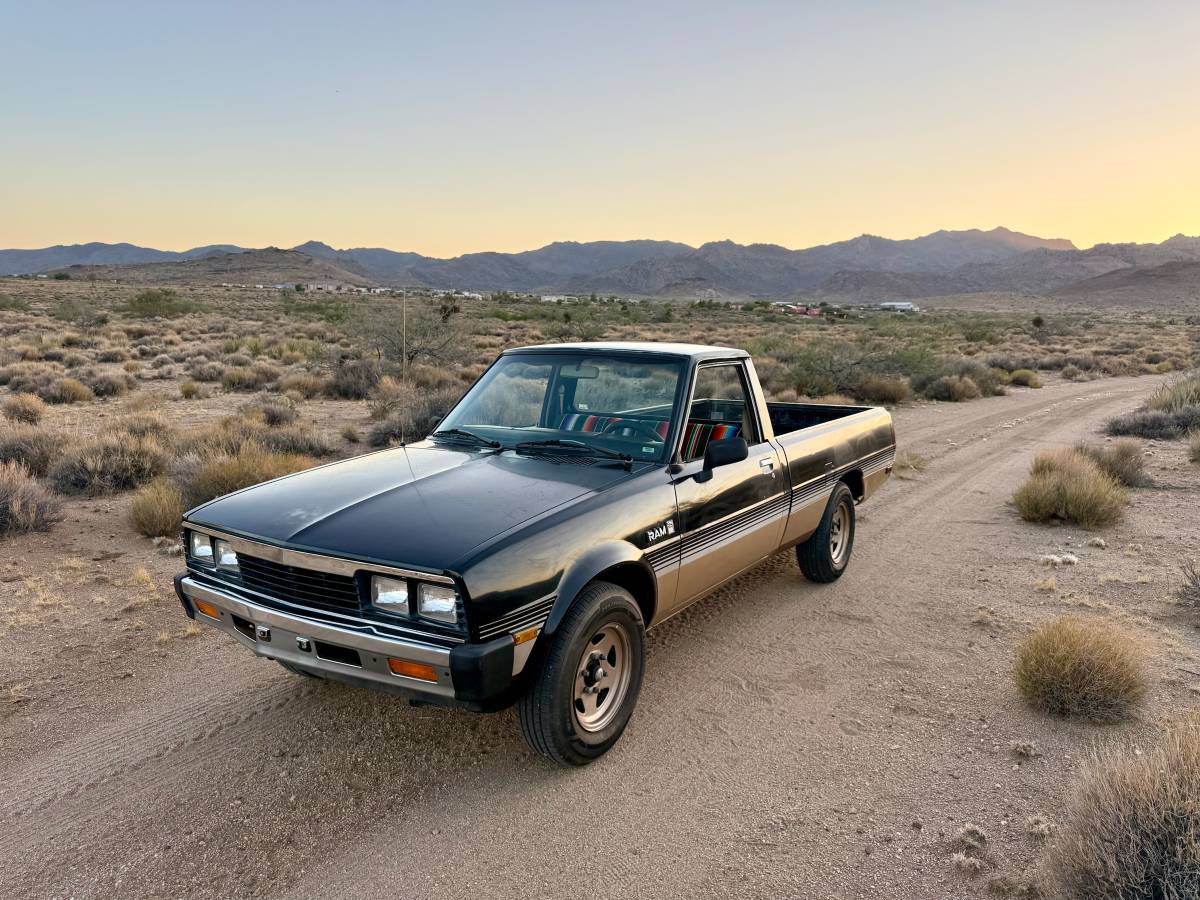 Dodge-Ram-50-1986-black