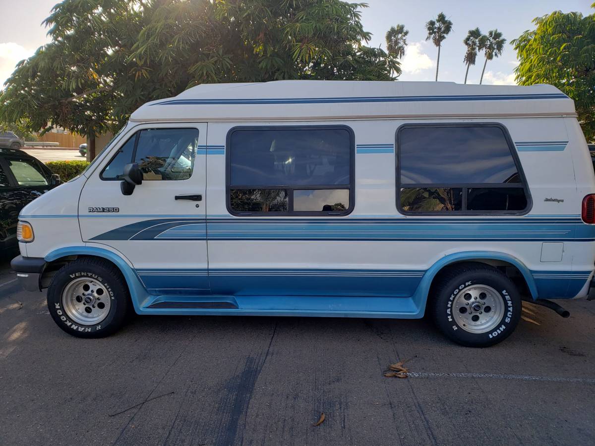 Dodge-Ram-b-250-high-top-1994-white
