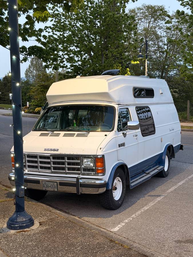 Dodge-Ram-b250-1988-white