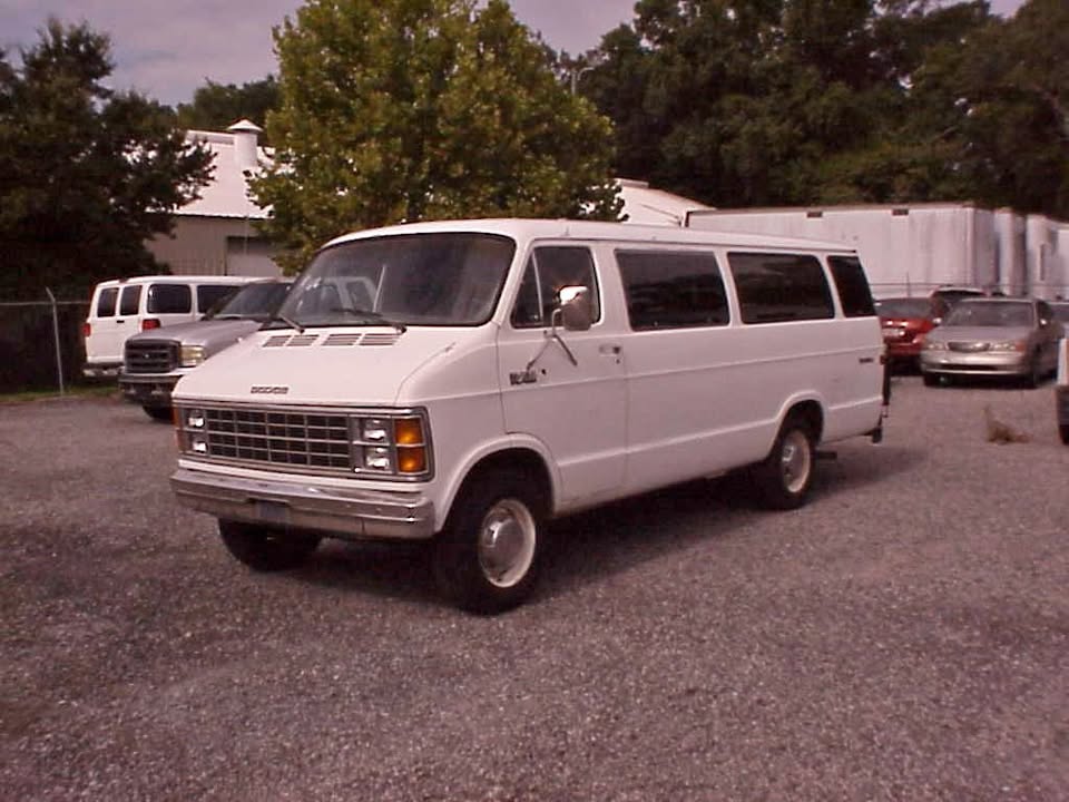 Dodge-Ram-b350-wagon-w-liftgate-166-1984