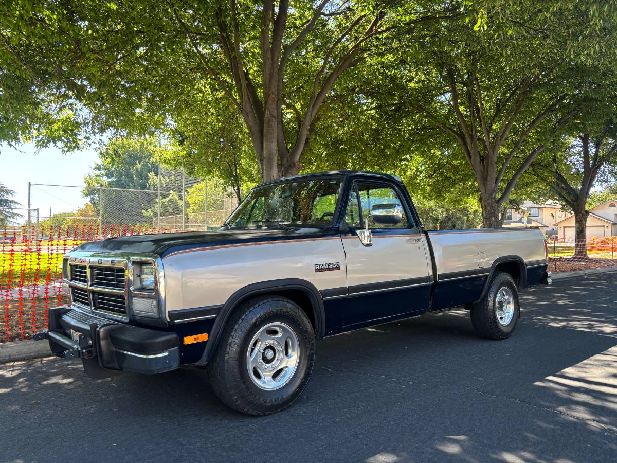 Dodge-Ram-d-250-1992