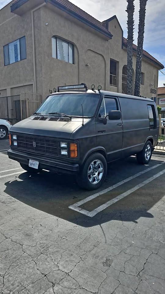 Dodge-Ram-van-1500-1980