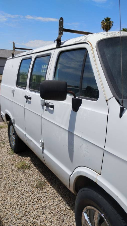 Dodge-Ram-van-1500-1996-white