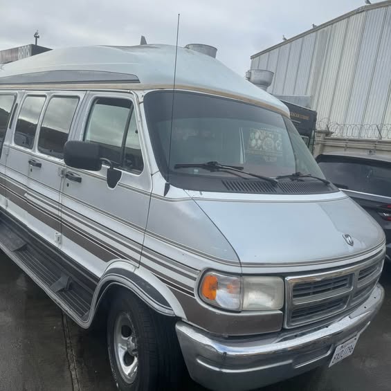 Dodge-Ram-van-1500-1996
