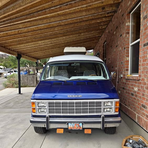 Dodge-Ram-van-1985
