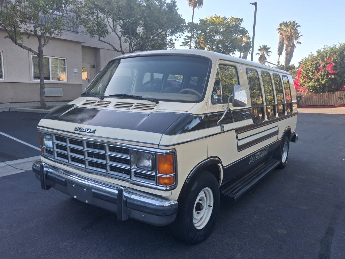 Dodge-Ram-van-1986
