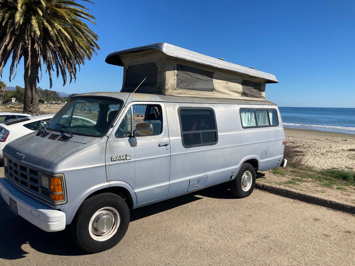 Dodge-Ram-van-1988-blue