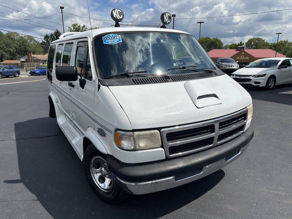 Dodge-Ram-van-1996-White