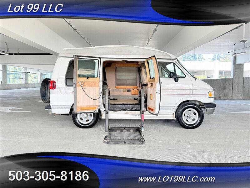Dodge-Ram-van-1996-White-Tan