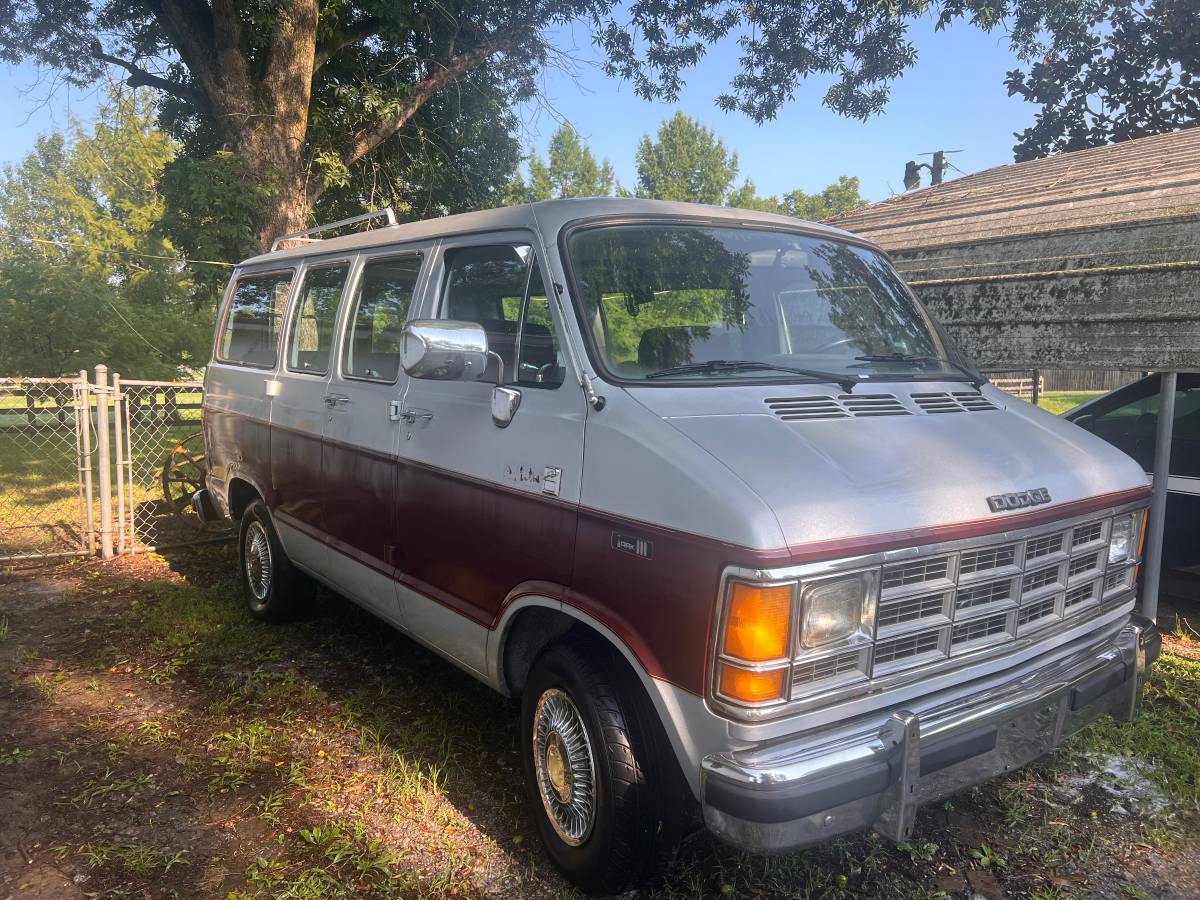 Dodge-Ram-van-2500-1987