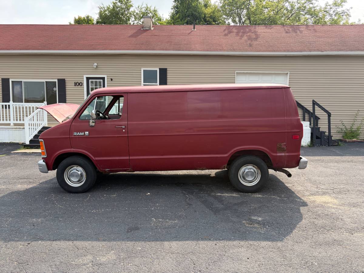 Dodge-Ram-van-2500-1990