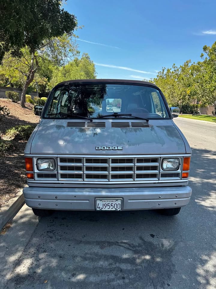 Dodge-Ram-van-2500-1992