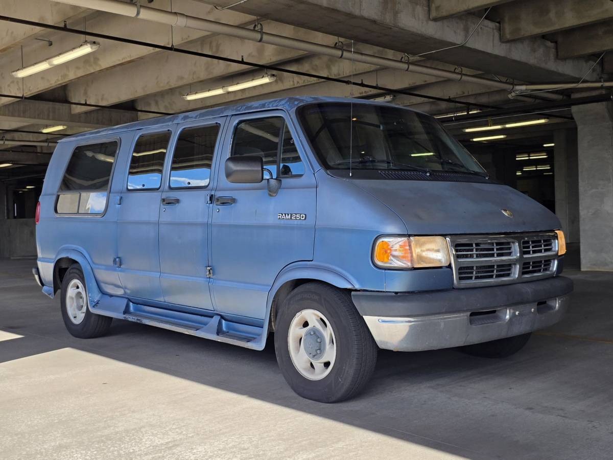 Dodge-Ram-van-2500-1994-blue