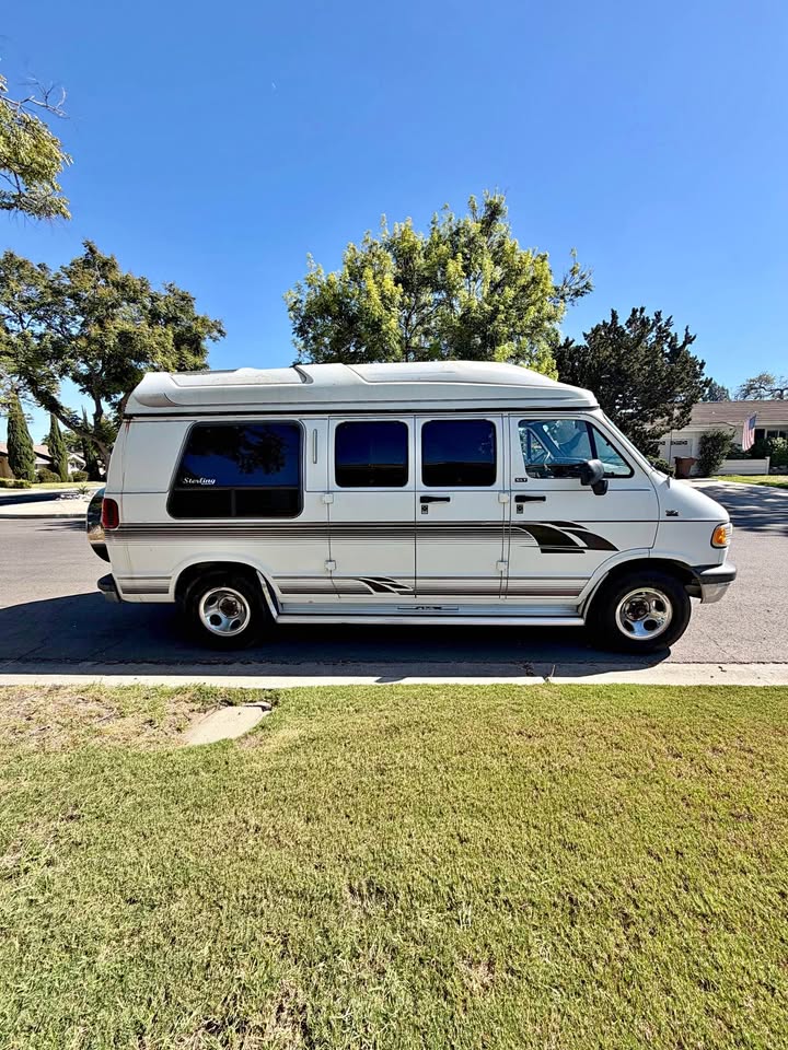 Dodge-Ram-van-2500-1995