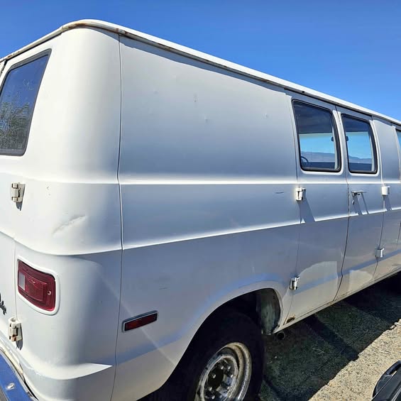 Dodge-Ram-van-3500-1974
