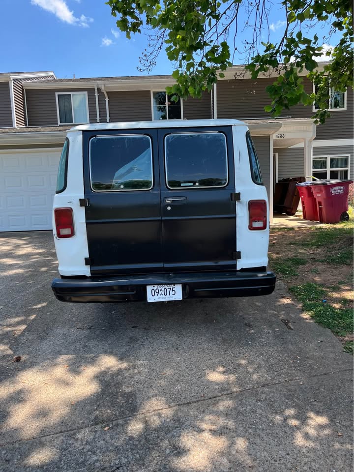 Dodge-Ram-van-3500-1989
