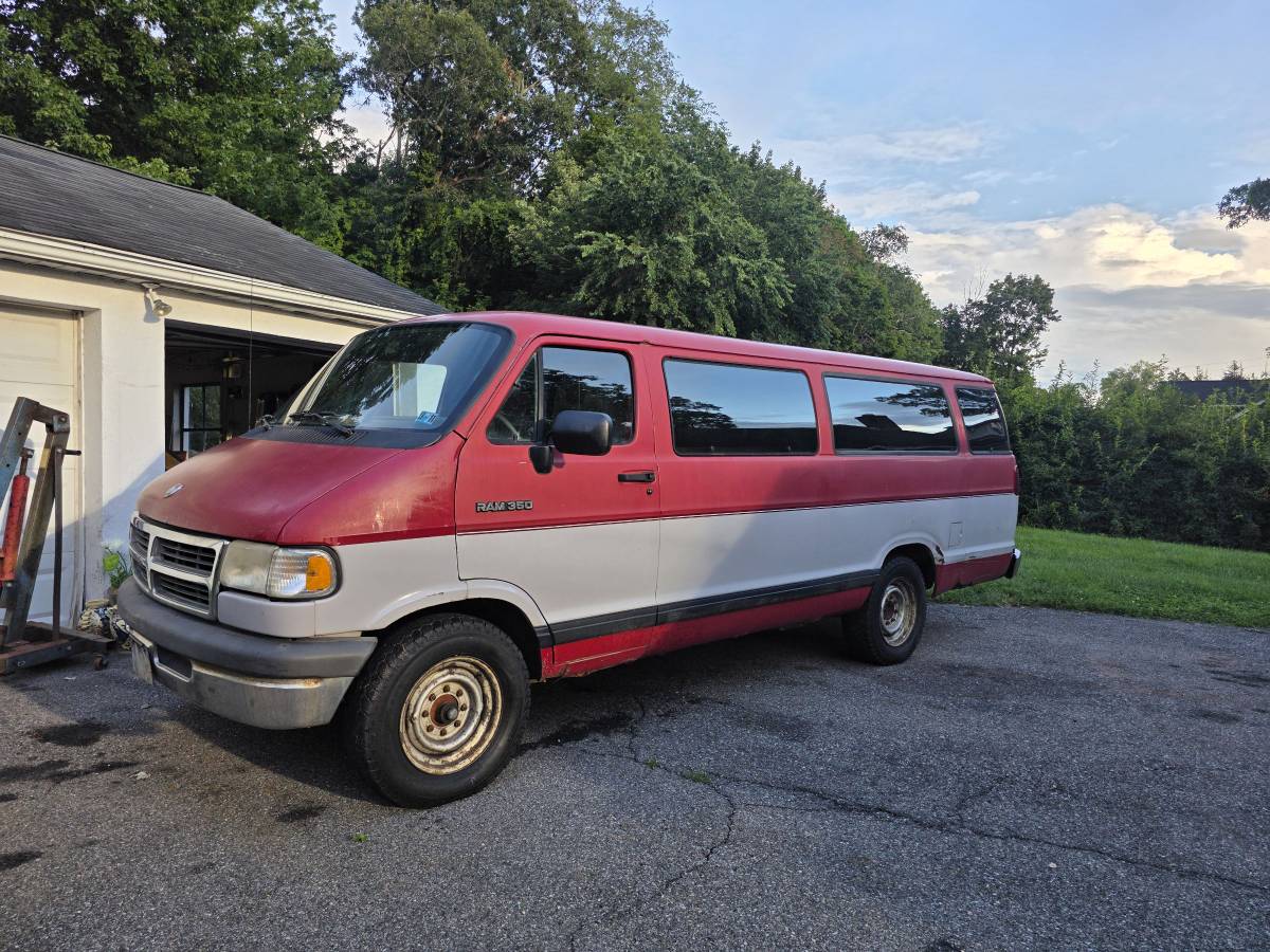Dodge-Ram-van-3500-1994-red Dodge-Ram-van-3500-1994-red