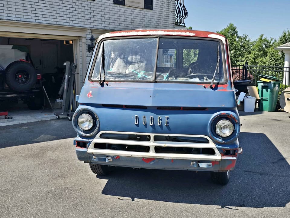 Dodge-Ram-van-b150-1968
