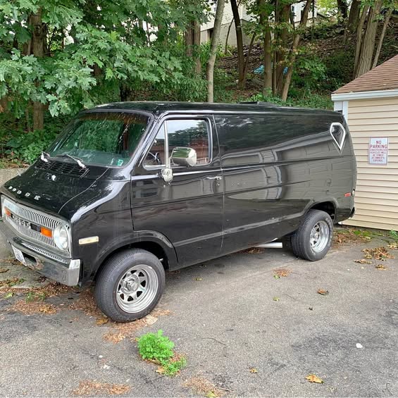 Dodge-Ram-van-b150-1975