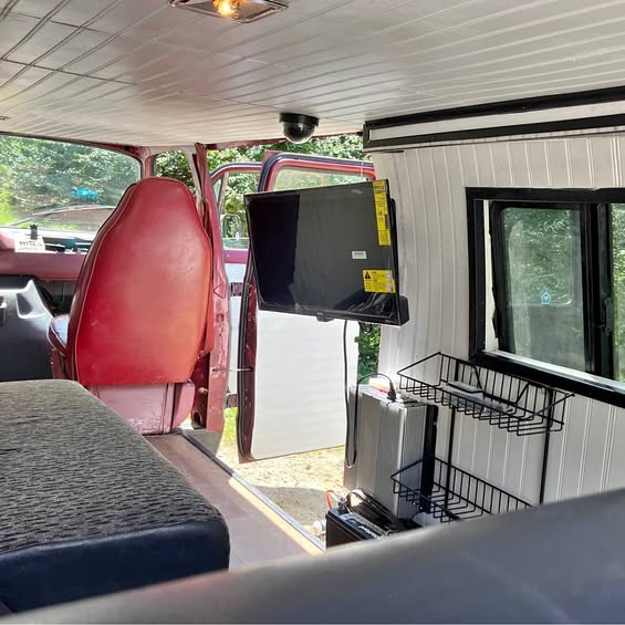 Dodge-Ram-van-b150-1988