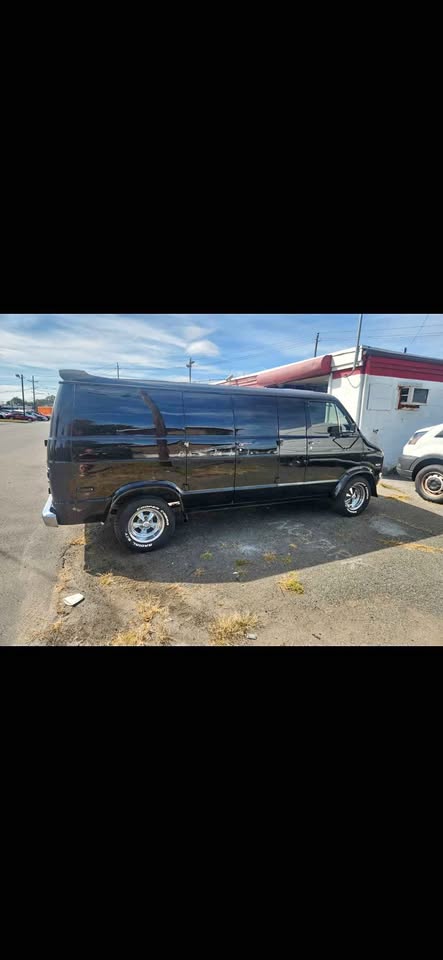 Dodge-Ram-van-b250-1975
