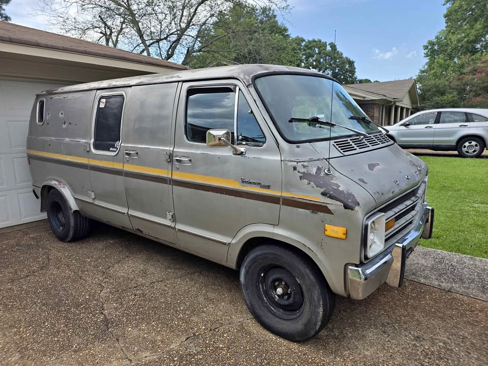 Dodge-Ram-van-b250-1978