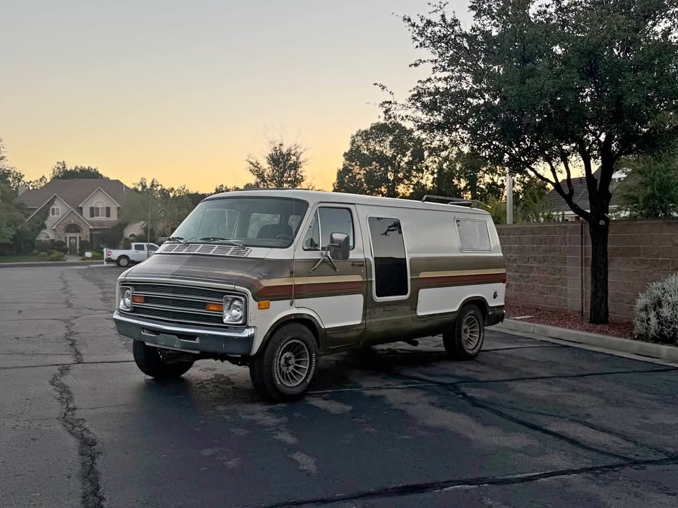 Dodge-Ram-van-b250-1978