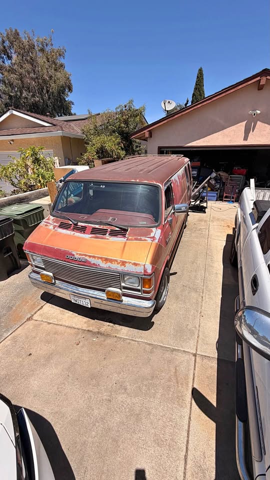 Dodge-Ram-van-b250-1987