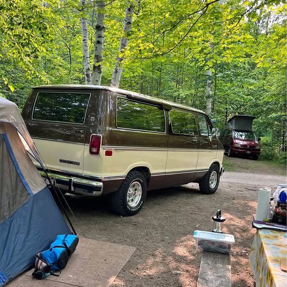 Dodge-Ram-van-b250-1987