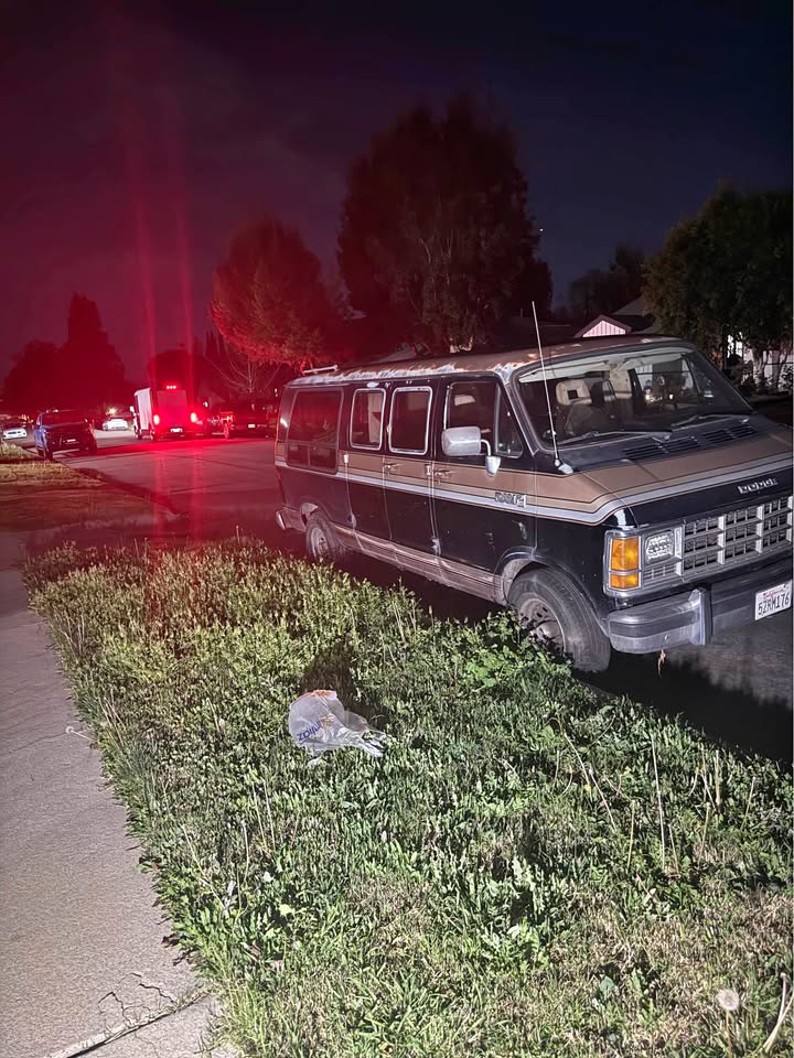Dodge-Ram-van-b250-1988
