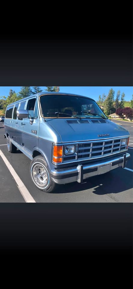 Dodge-Ram-van-b250-1989