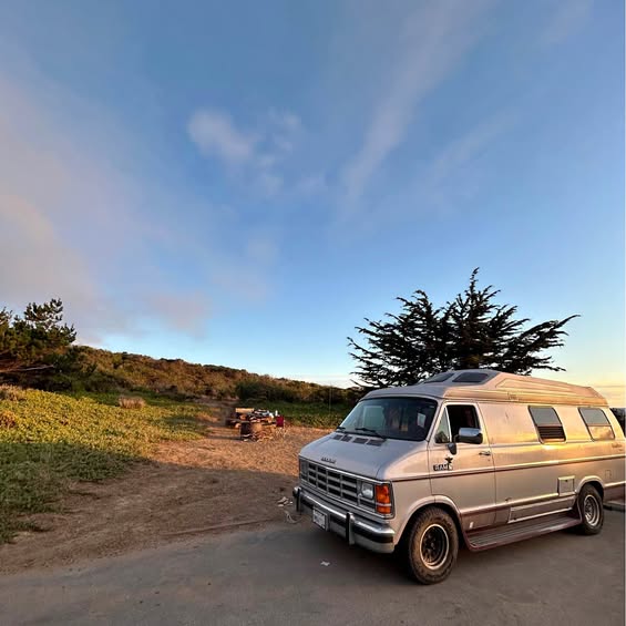 Dodge-Ram-van-b250-1990