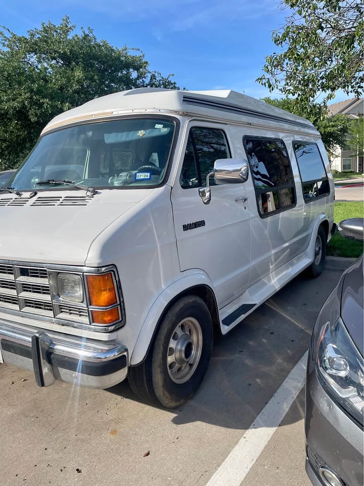 Dodge-Ram-van-b250-1991