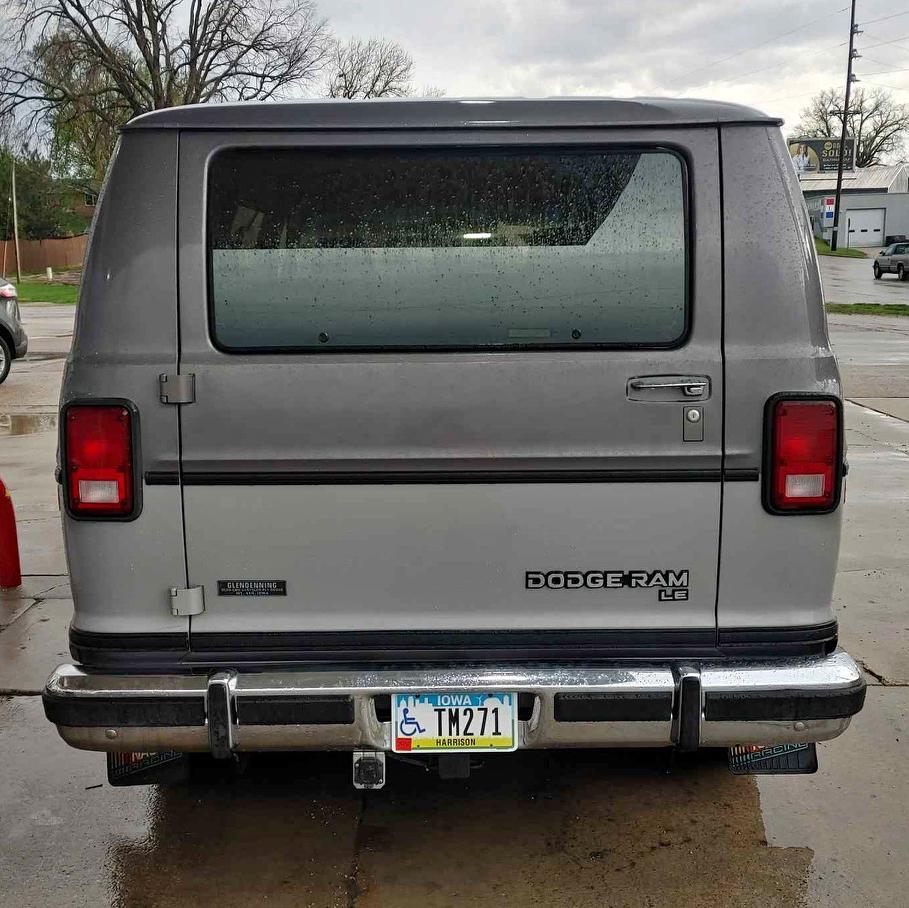Dodge-Ram-van-b250-1992