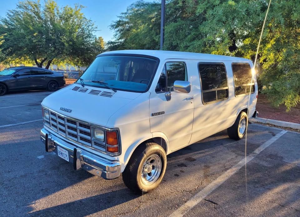 Dodge-Ram-van-b250-1993
