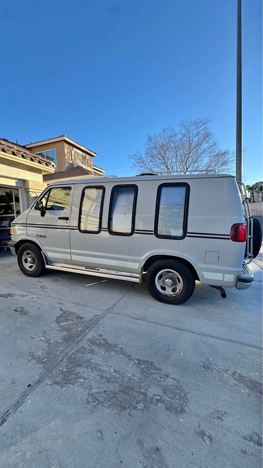 Dodge-Ram-van-b250-1994