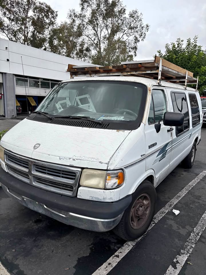 Dodge-Ram-van-b250-1994