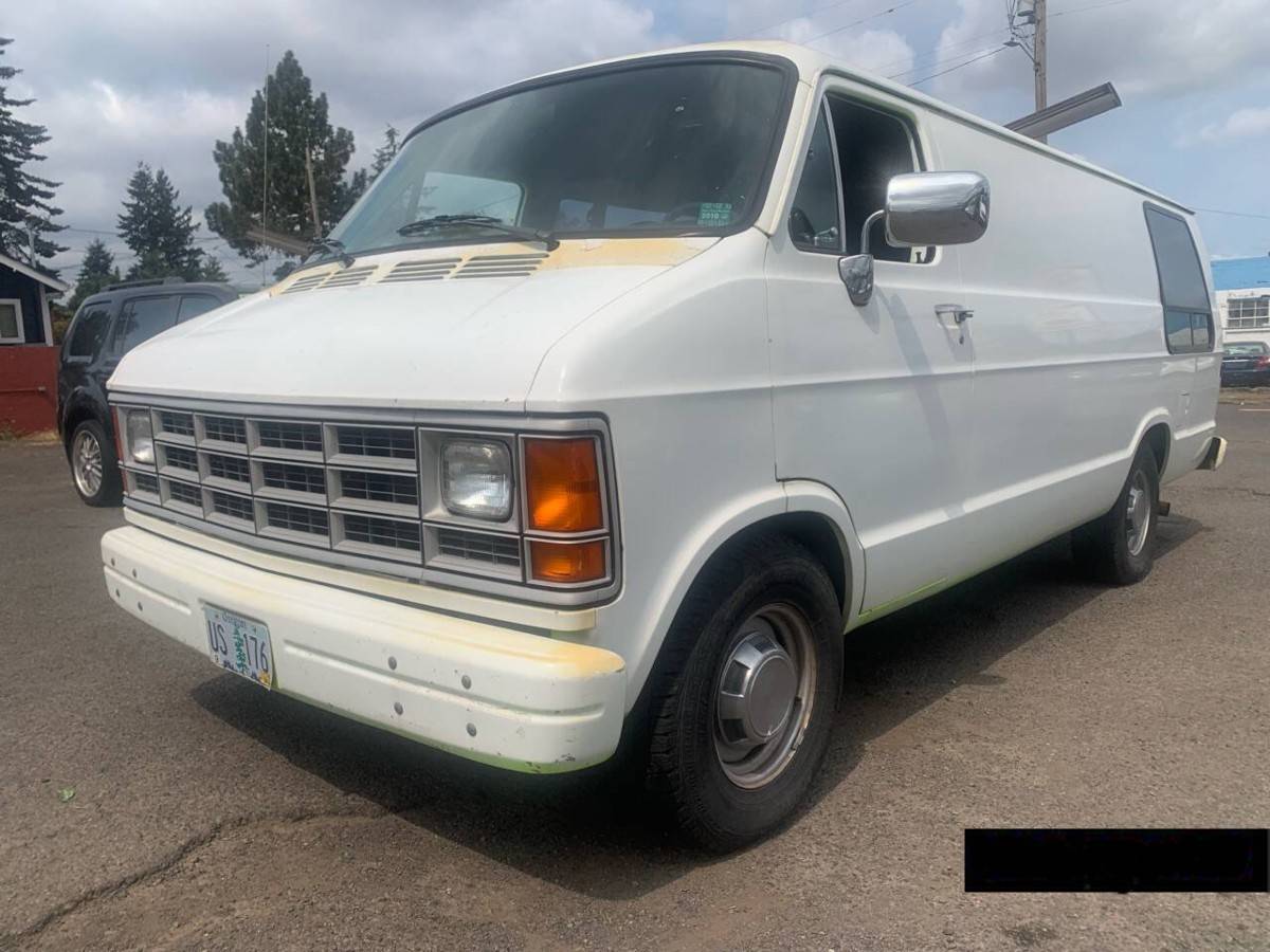 Dodge-Ram-van-b250-3dr-extended-1990-white