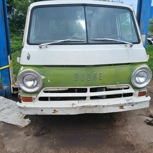 Dodge-Ram-van-b350-1970
