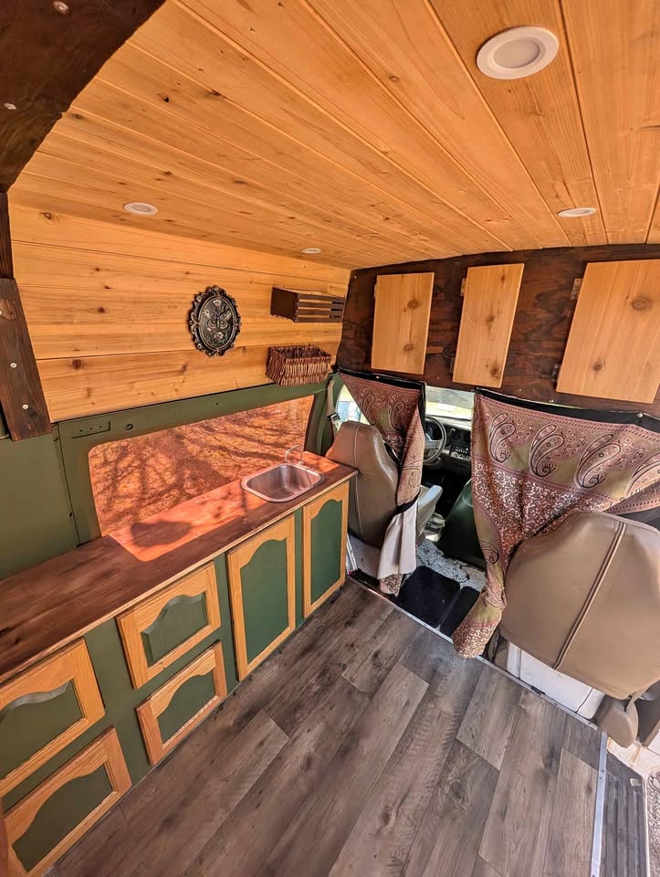 Dodge-Ram-van-b350-1992