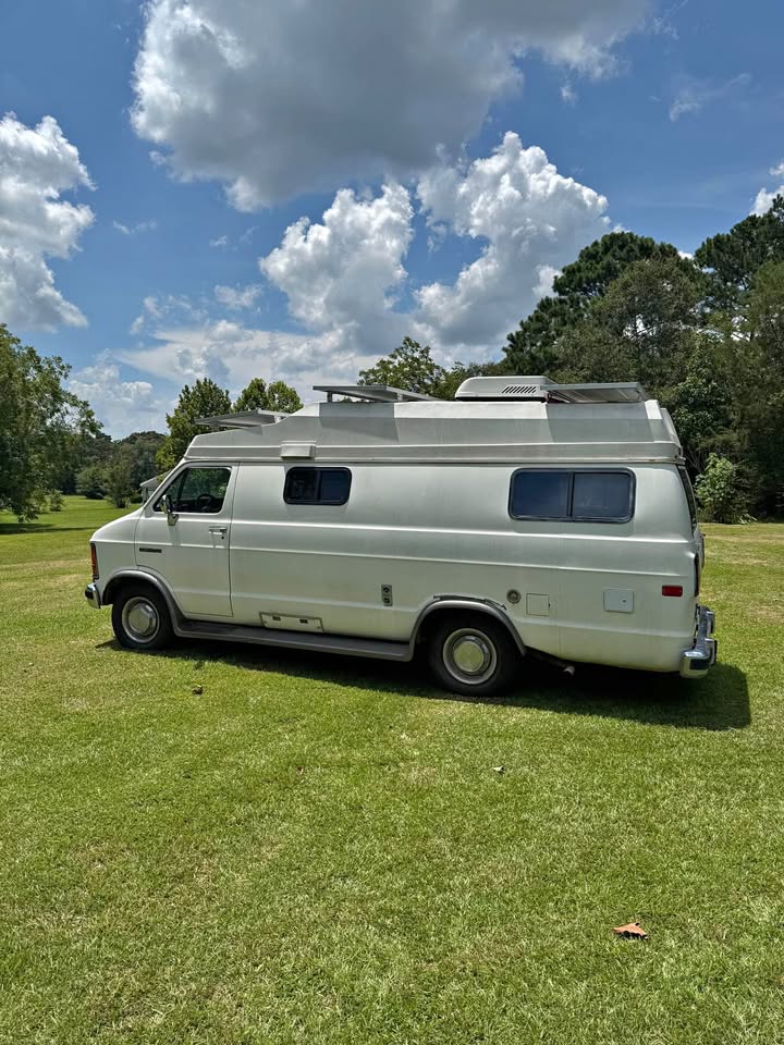 Dodge-Ram-van-b350-1993