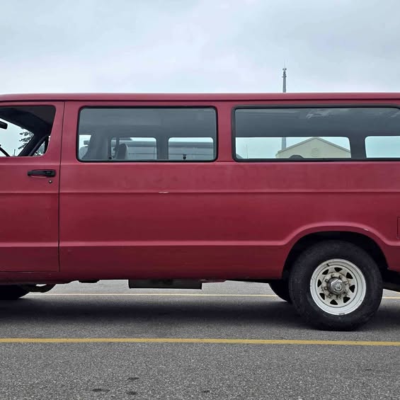 Dodge-Ram-van-b350-1994